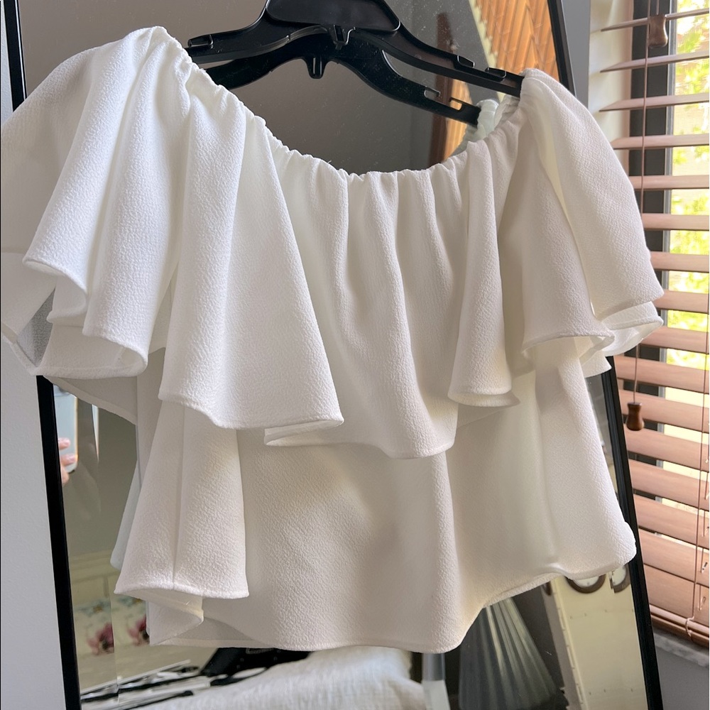Rachel Roy white top size S can fit Medium too